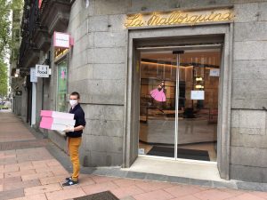 7 ABRIL-HEMOS REPARTIDO 3000 TORRIJAS DONADAS POR «LA MALLORQUINA»PARA RESIDENCIAS EN MADRID