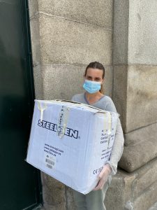 7 ABRIL-SEGUIMOS REPARTIENDO MATERIAL SANITARIO.